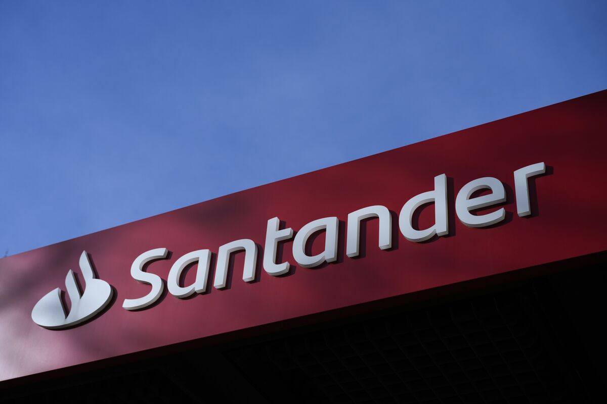 Back to the Office: Santander Orders UK Staff to Ditch Remote Work for 3-Day Office Stint - News Directory 3
