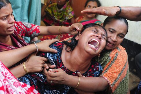 Bangladesh Death Toll From Collapsed Building Exceeds 500