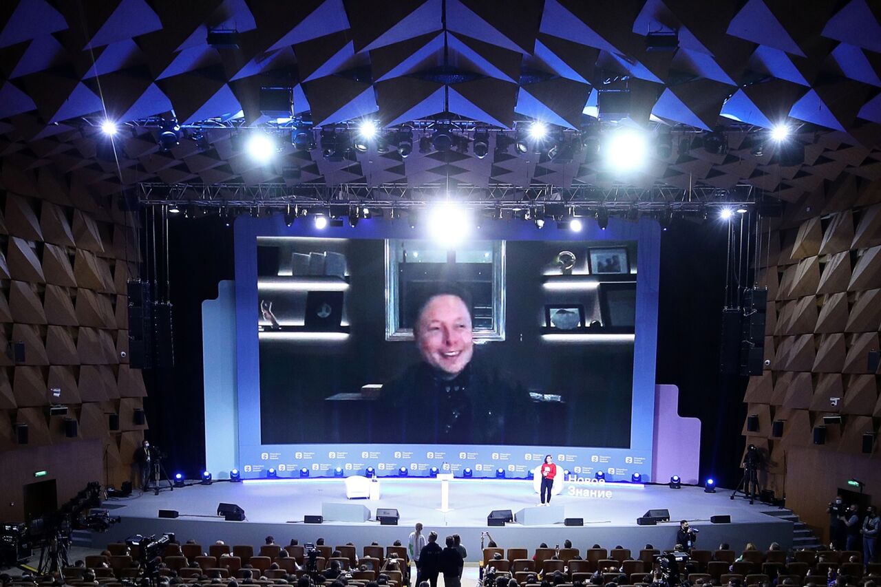 Илон маск о крокусе. Илон Маск Tesla, SPACEX. Elon Musk Conference. Илон Маск Тесла. Илон Маск в России 2021.
