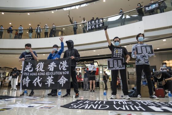 Hong Kong Protesters Defy Virus Rules, Vow to Resume Movement
