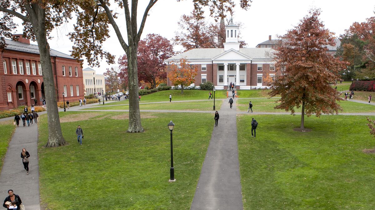 Amherst College Admissions Drops Legacy Admissions Benefit, Boosts  Financial Aid - Bloomberg