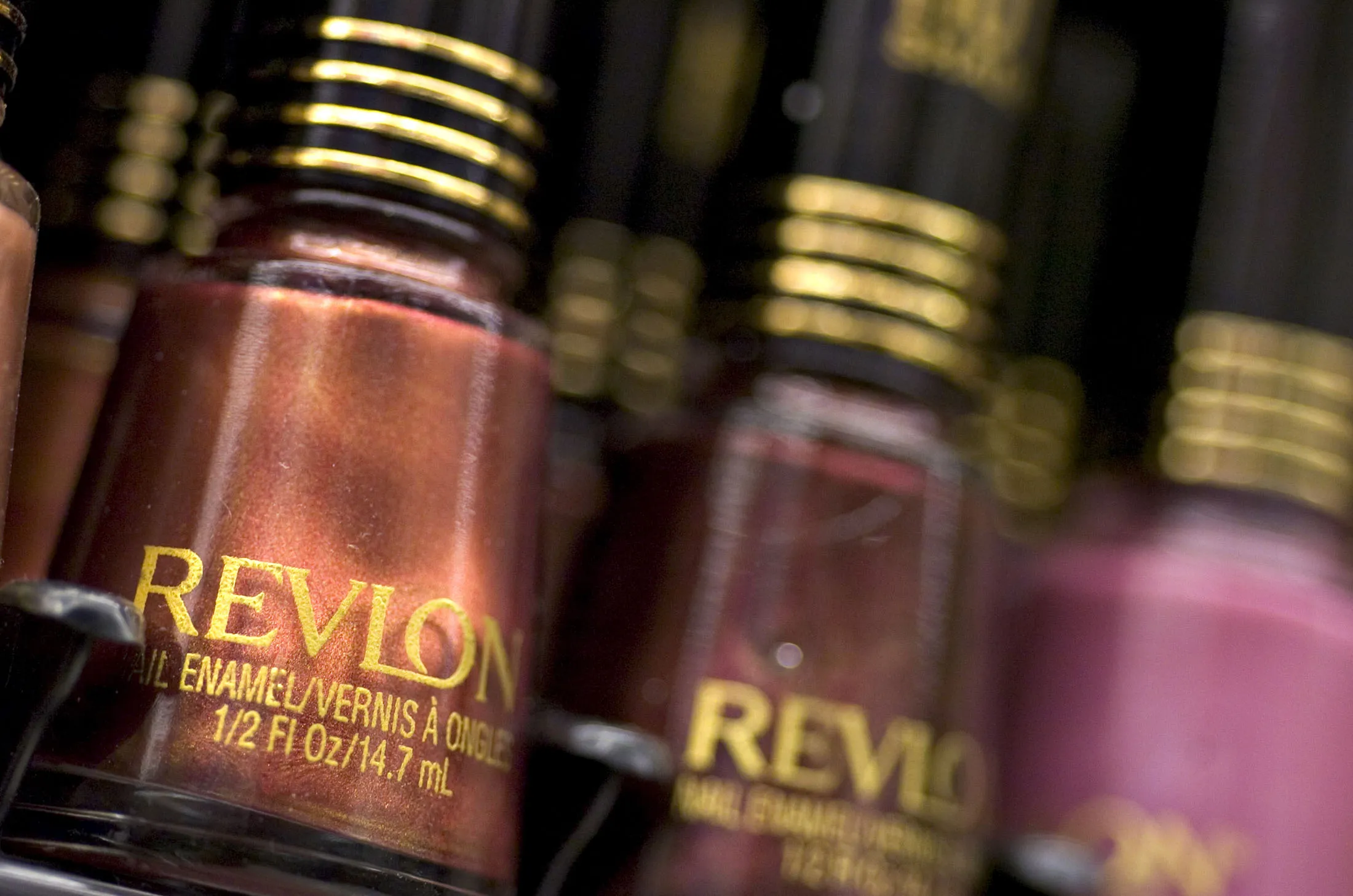 Perelman Roils Revlon Shares and Debt With Stock-Buying Spree
