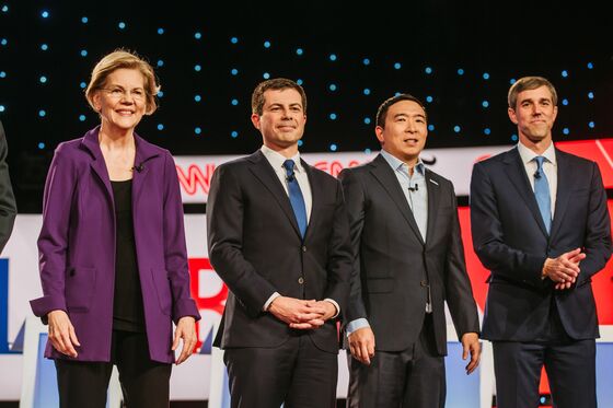 Rising Warren Weathers Democratic Debate Pile-On as Biden Skates