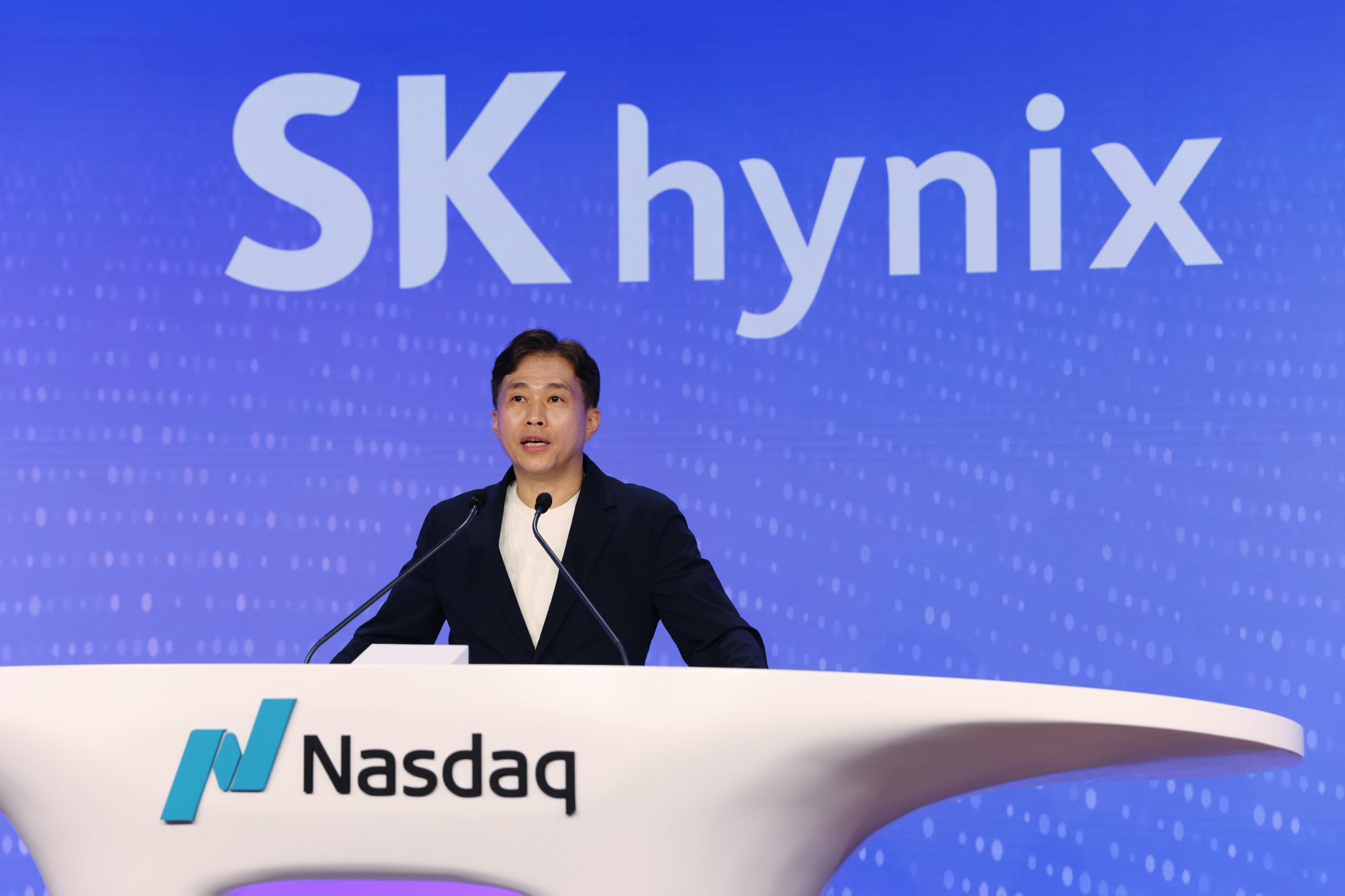 Image associated with story "SK Hynix CEO Expects Memory Crunch to Last Beyond 2030"