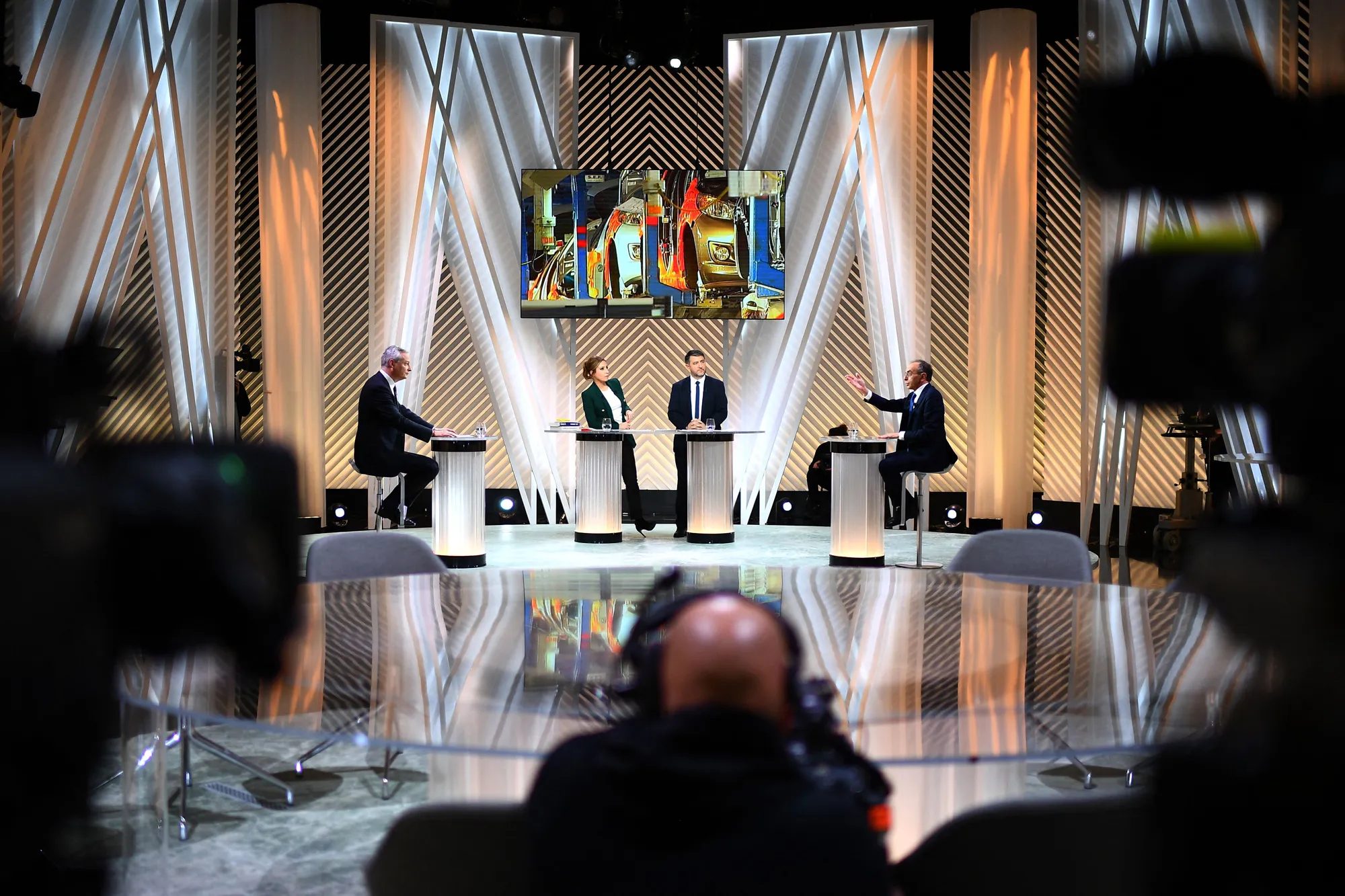 Eric Zemmour, right, and Bruno Le Maire, left, during a televised debate on Dec. 9. 