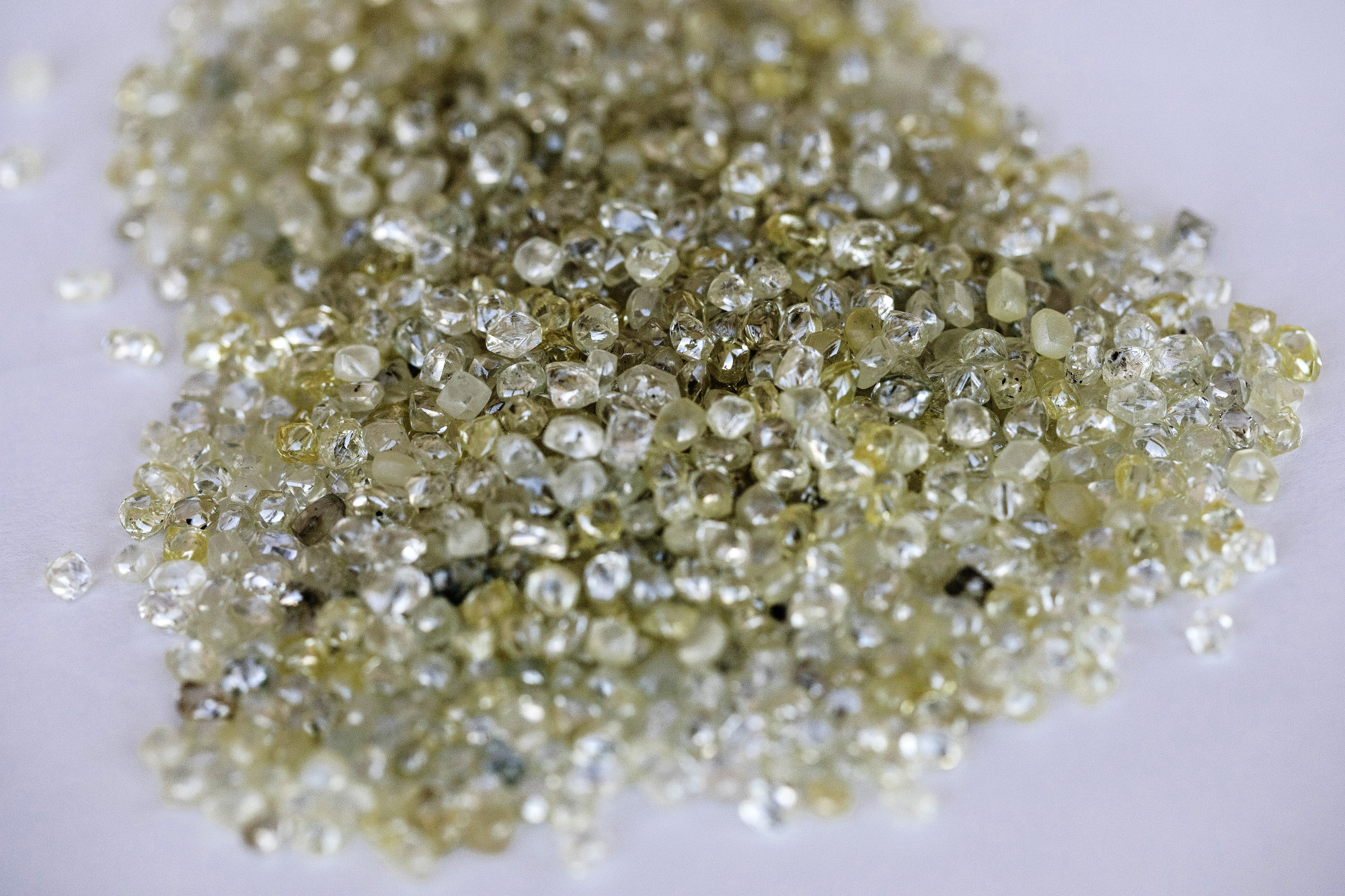 De Beers sells huge white Ontario diamond for $20.9 million – Resource  World Magazine