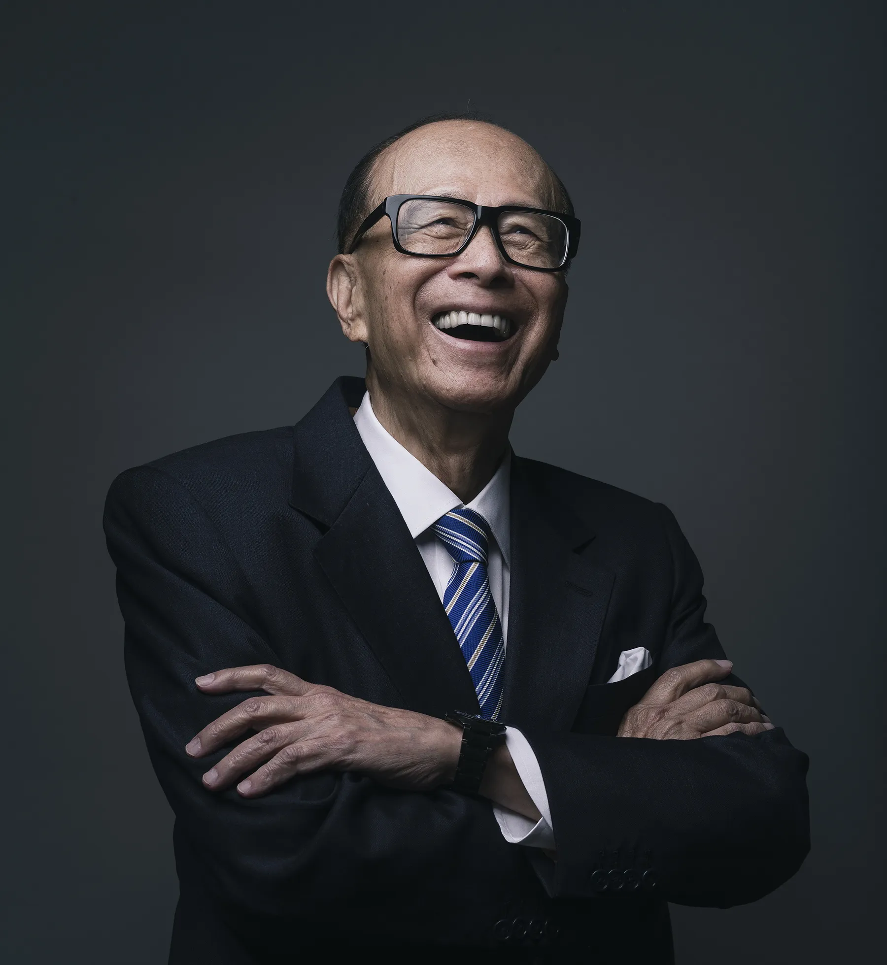 来月88歳になる「超人」李嘉誠氏、引退しても王国は安泰と強調 - Bloomberg