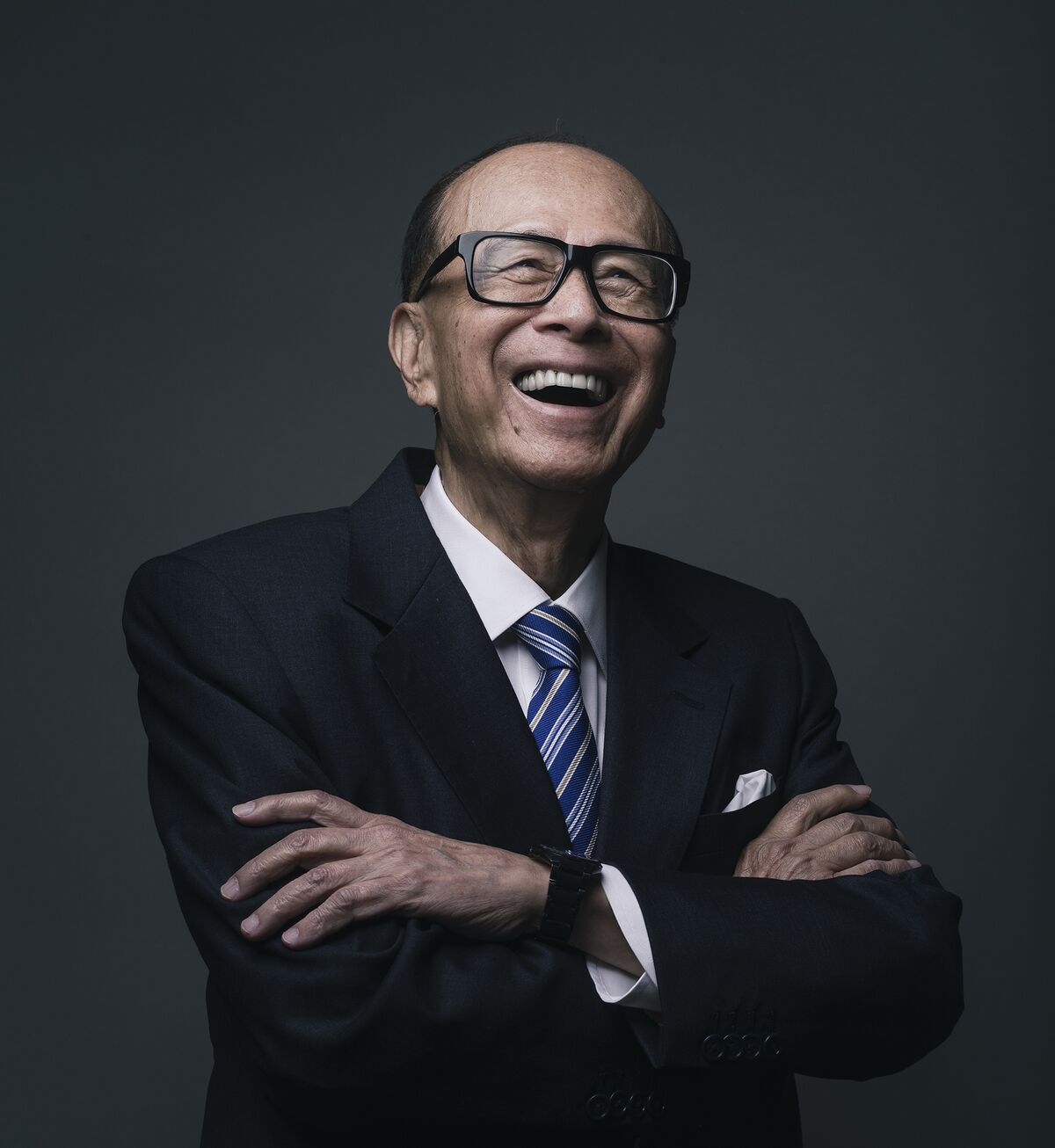 来月88歳になる「超人」李嘉誠氏、引退しても王国は安泰と強調 - Bloomberg