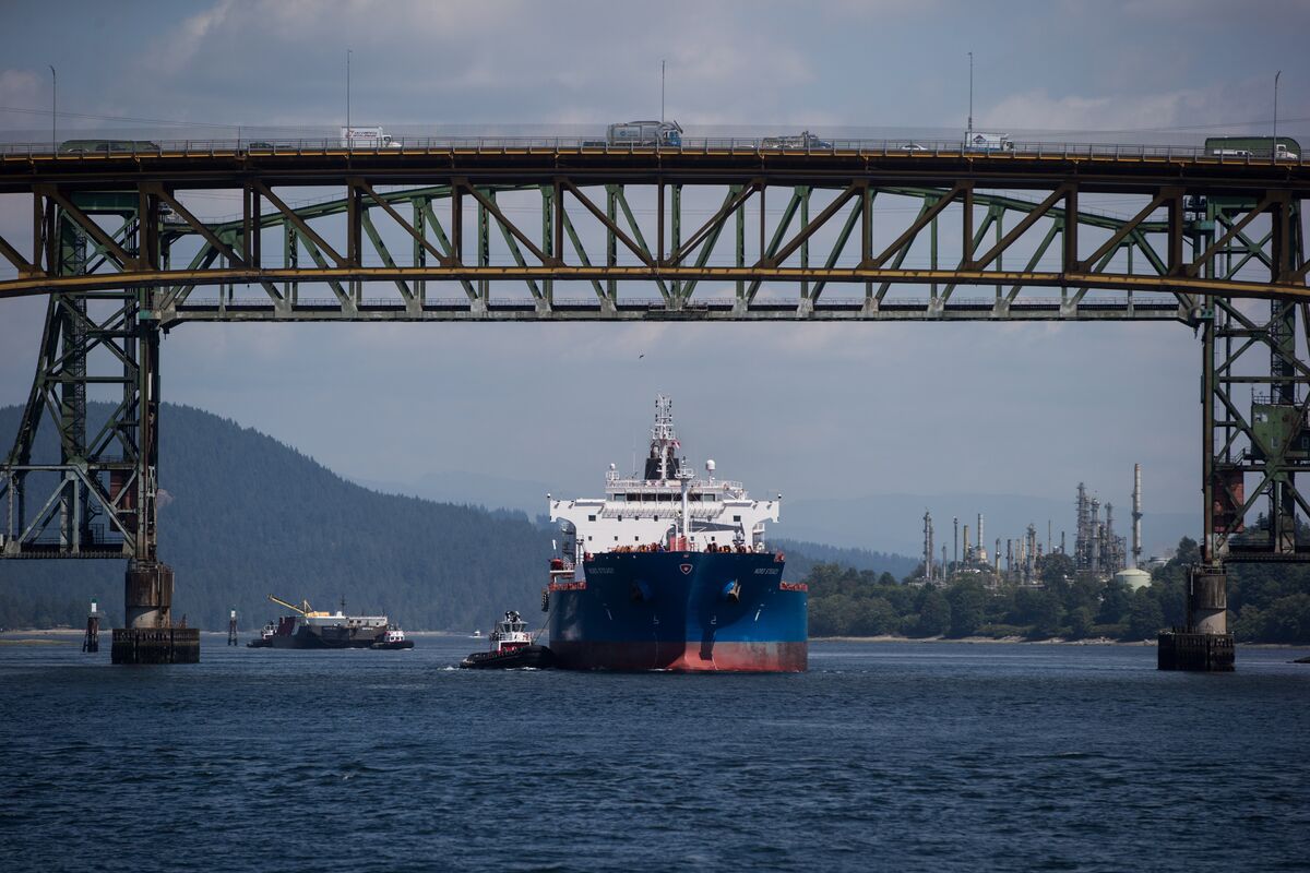 Indigenous Group Challenges Vancouver Dredging for Oil Tankers