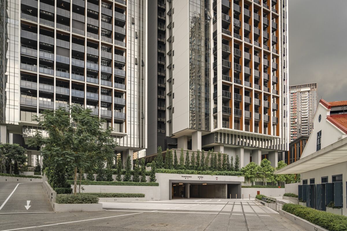 bloomberg.com - Low De Wei - Vote Clears Path for Thai Tycoon's Frasers to Privatize REIT