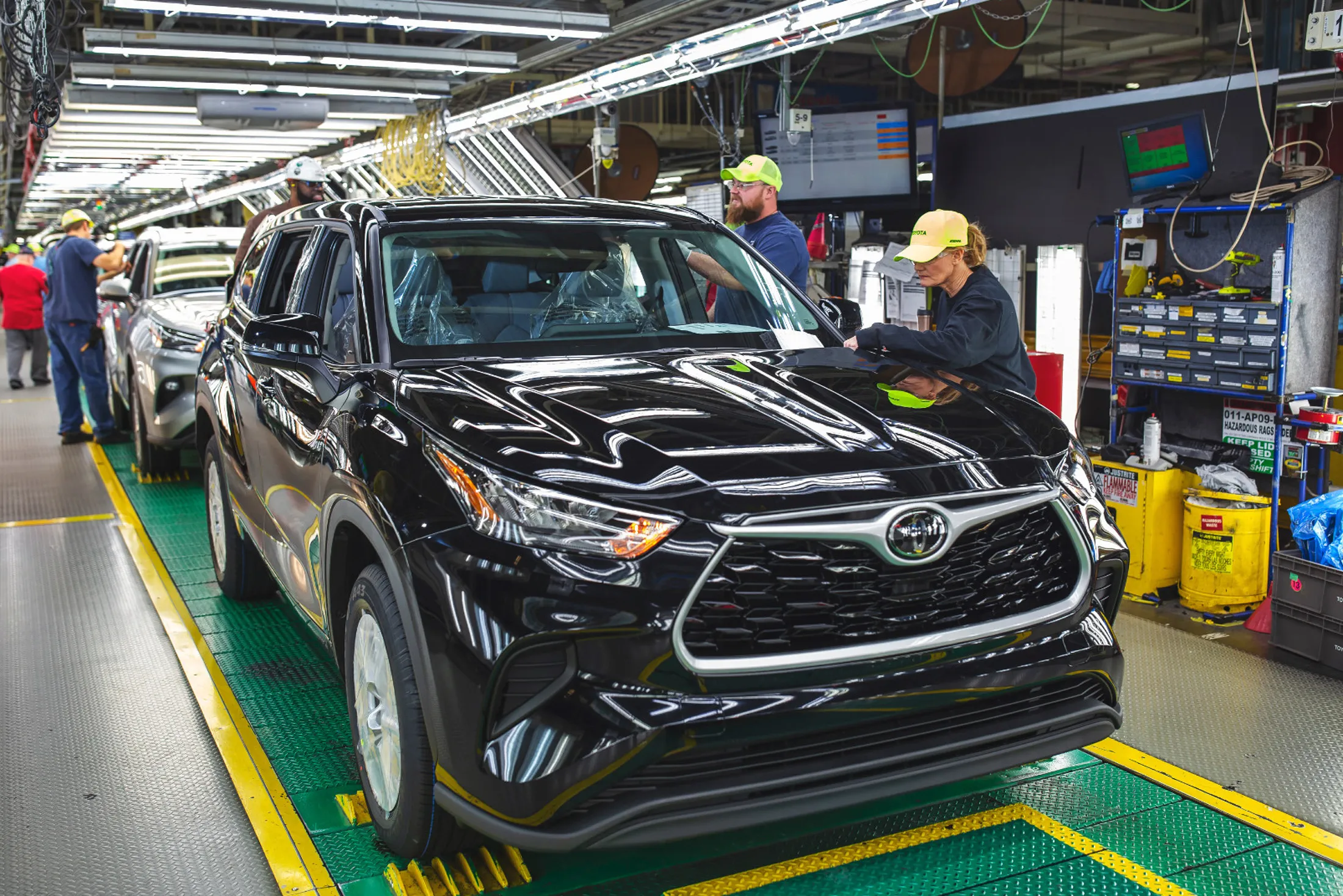 Toyota Showers Billions on U.S. Plants After Slow Shift to SUVs - Bloomberg