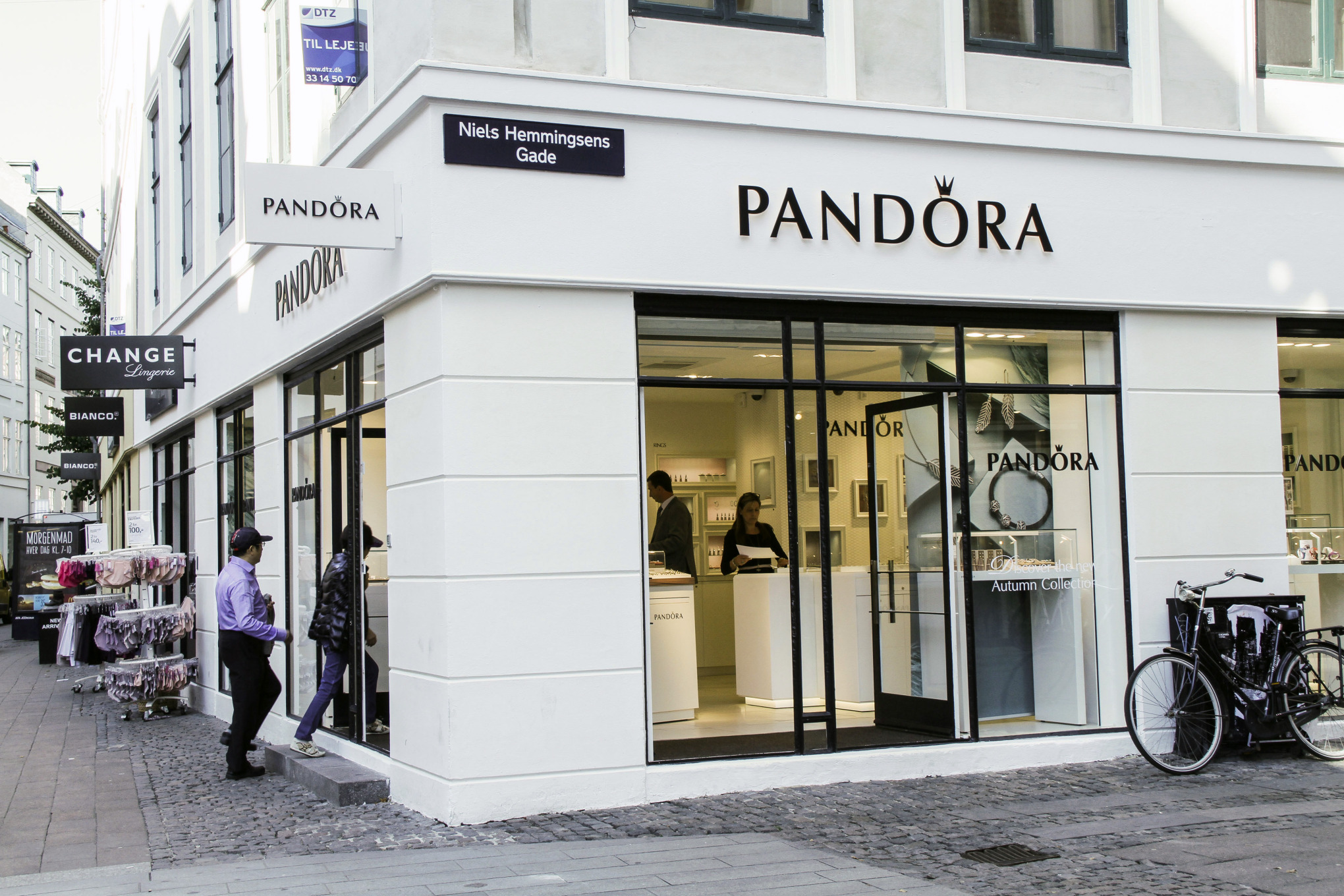 Hvem Fristelse Cruelty The Worst Day Since 2011 Leaves Pandora A/S Investors in Shock - Bloomberg