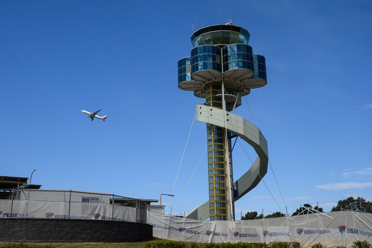 bloomberg.com - Angus Whitley - Australian Airlines Back Plan to Shut Sydney Tower Overnight