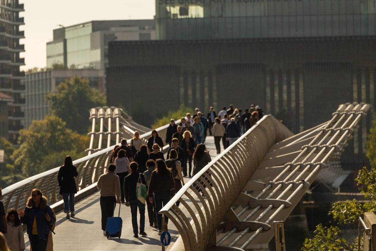 UK Overhaul of Jobless Benefits Would Save £3 Billion, IFS Says