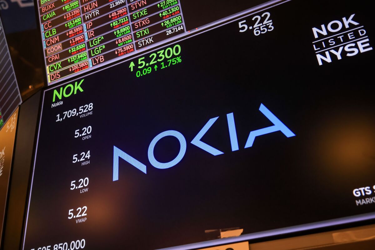 Nokia Shares Fall After Cutting Outlook on Tariffs, Weak Dollar