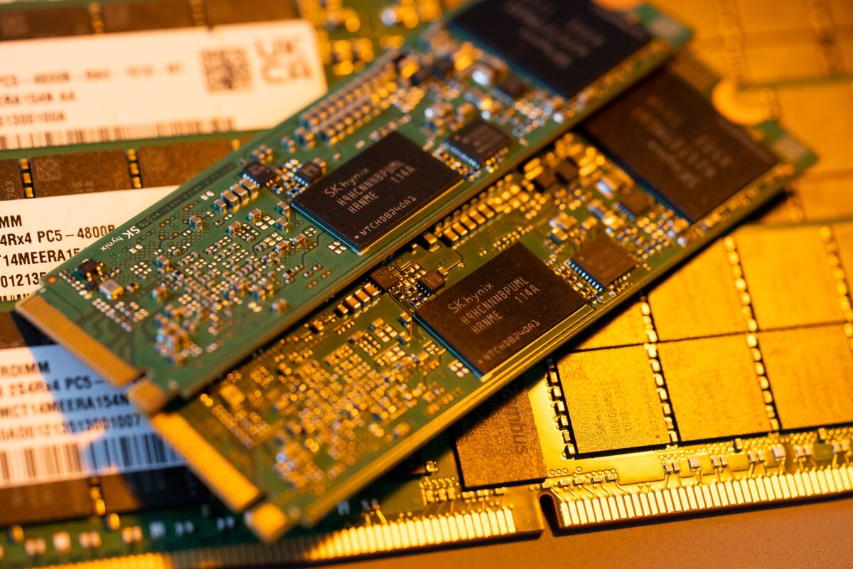 The memory-chip sector, known for boom-and-bust cycles, is facing one if its worst-ever routs, as inventory glut and a fight for marketshare has cratered prices (Bloomberg)