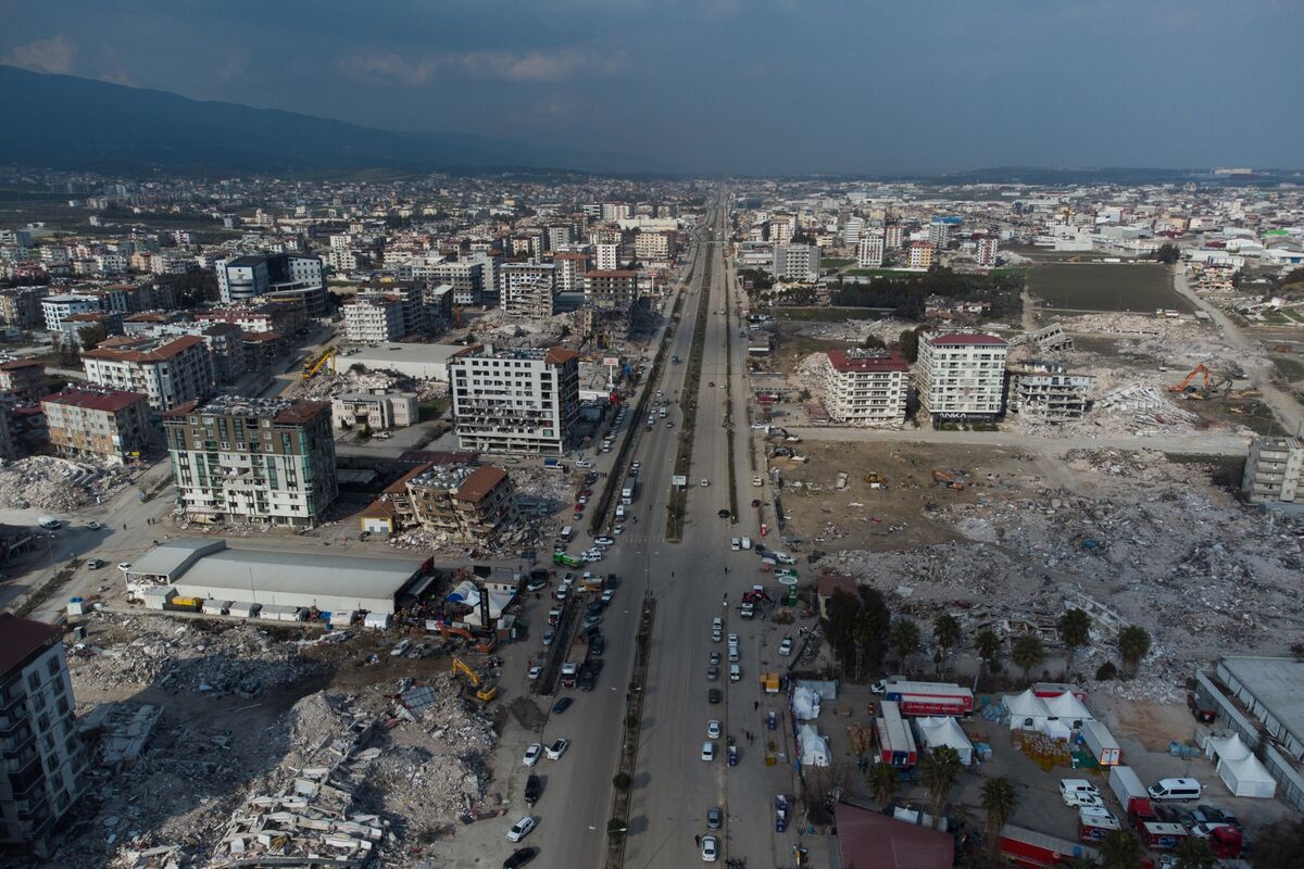 Erdogan Vows to Punish Shoddy Builders Ahead of Crucial Election