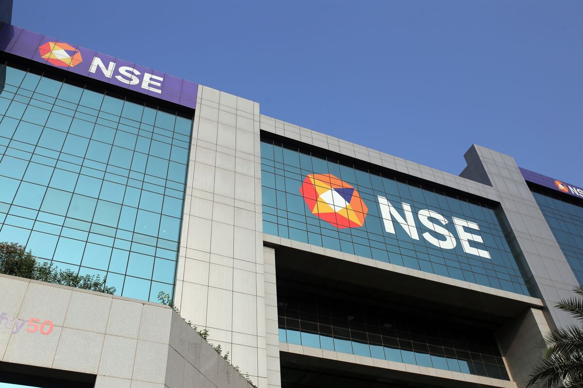 Warburg-Backed Avanse Is Said to Mull IPO Delay on US Visa Rules