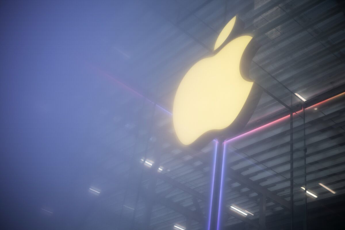 Apple Positive for 2025 as Rebounding Stock Nears Record