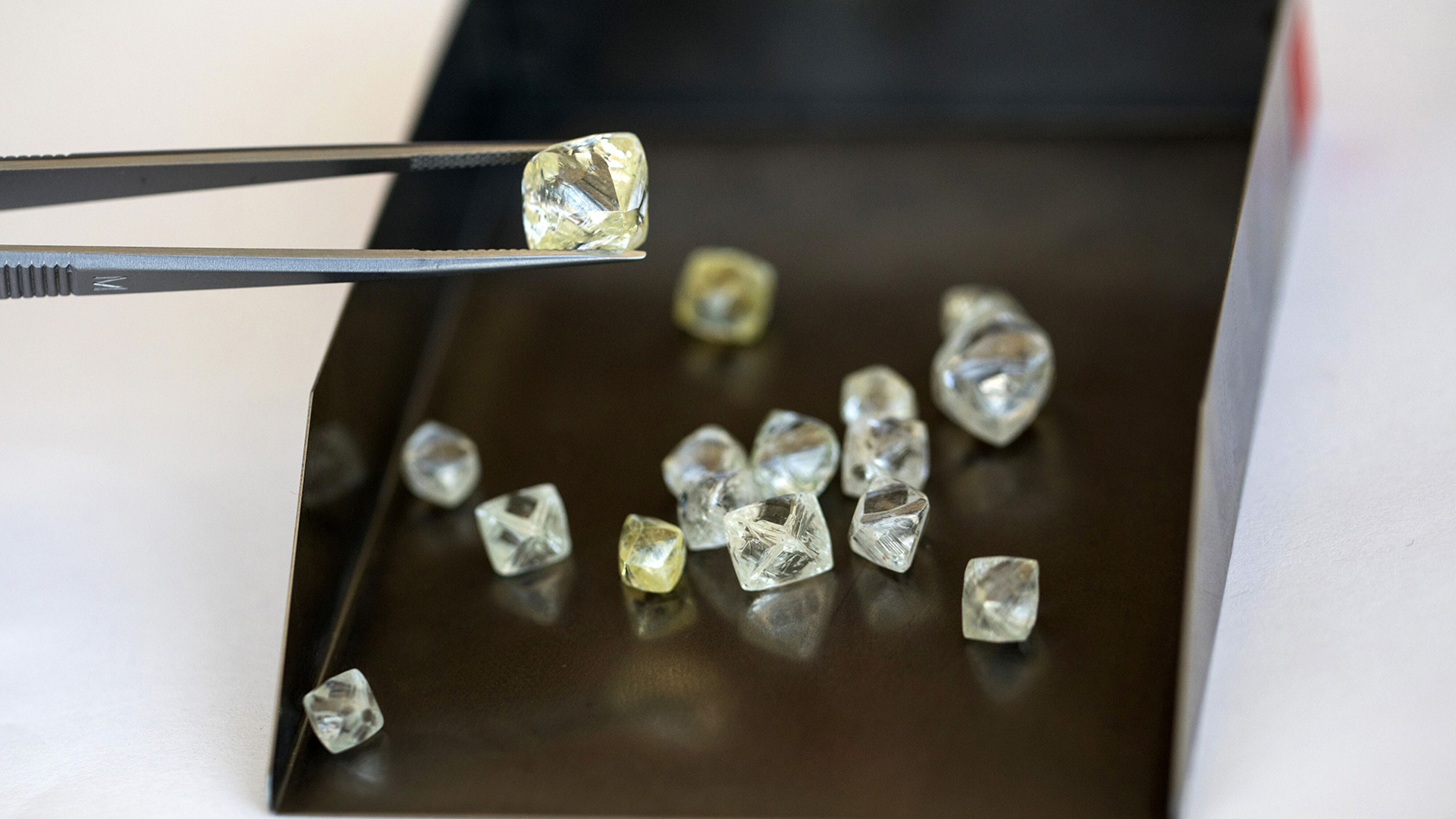 De beers discount traceability