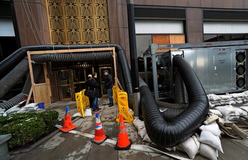 Lower Manhattan Buildings Sit Empty as Sandy’s Aftermath Lingers