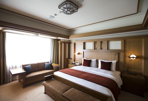 The Frank Lloyd Wright suite room.