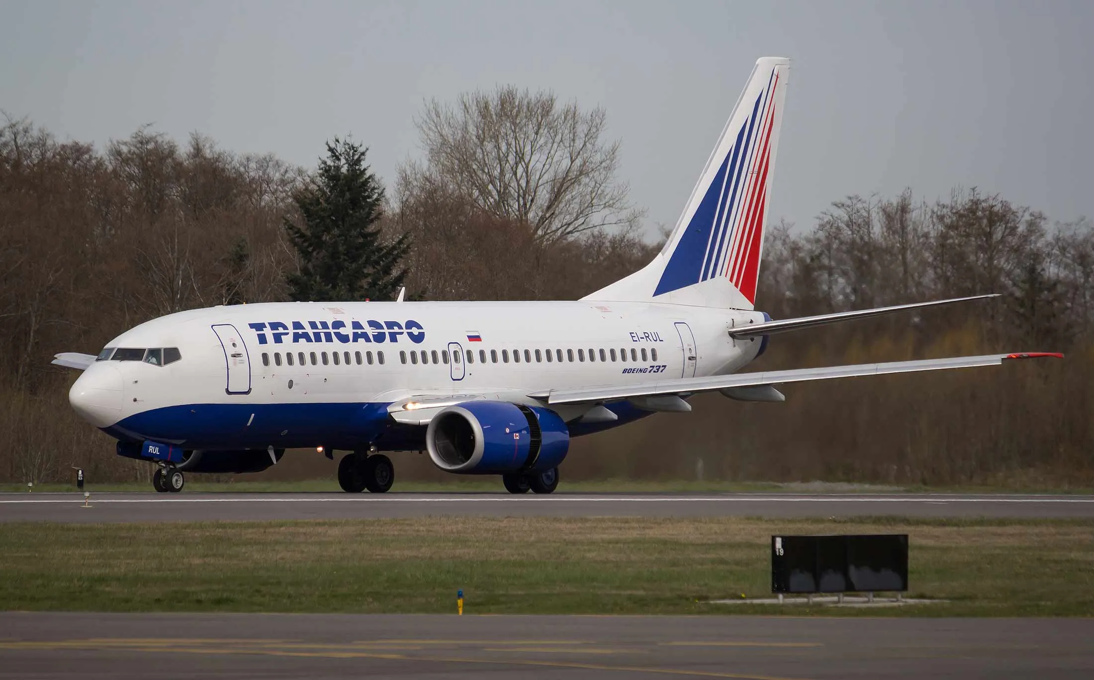 Transaero 737-700.
