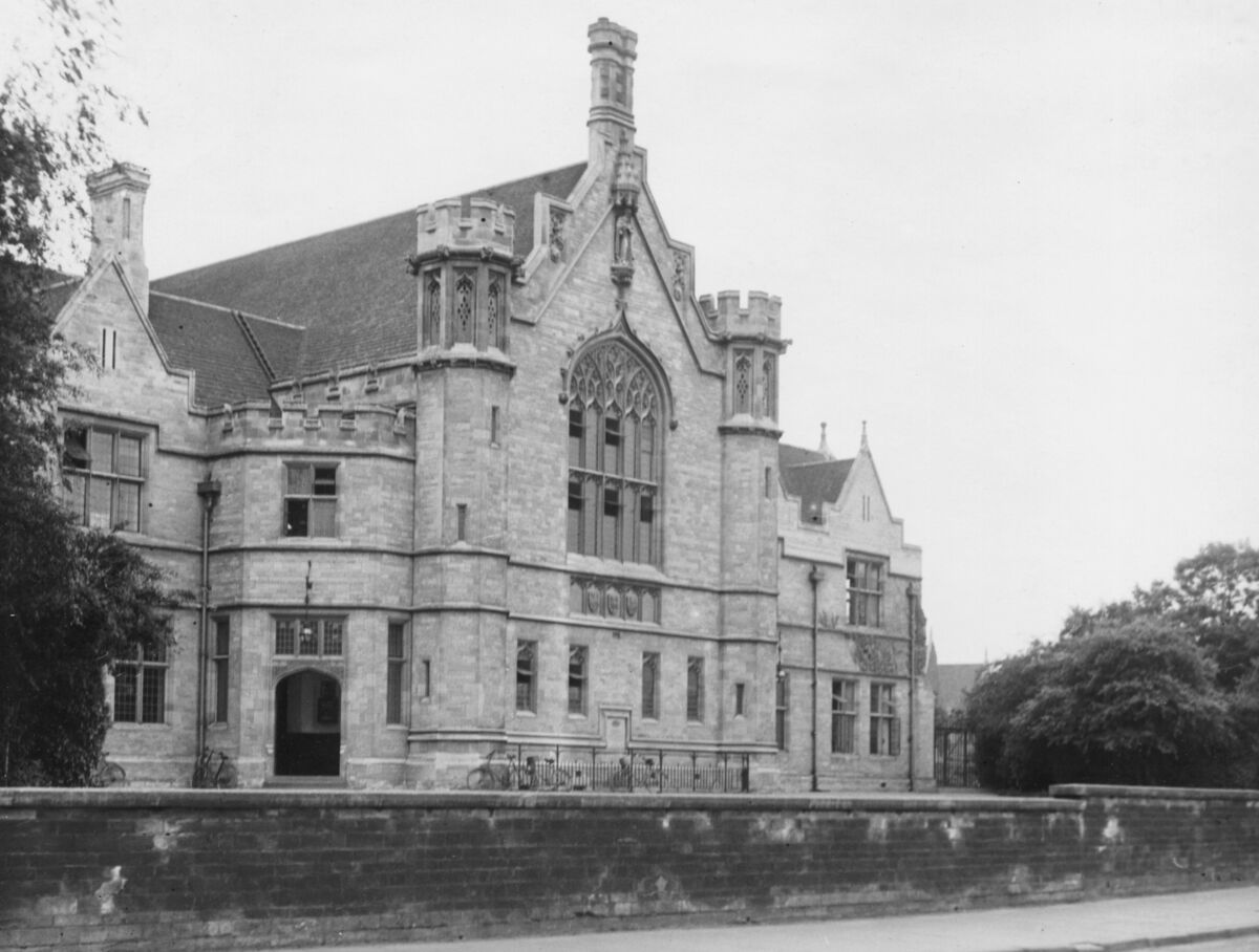 Oundle, Elite International Schools Rush to Hong Kong as Demand Surges