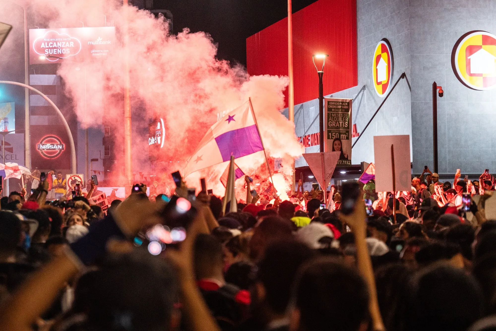 Demonstrators block a road during a protest against First Quantum Minerals Ltd. in Panama City, Panama, on Wednesday, Oct. 25, 2023. The company&nbsp;took the first step in an arbitration process with Panama.