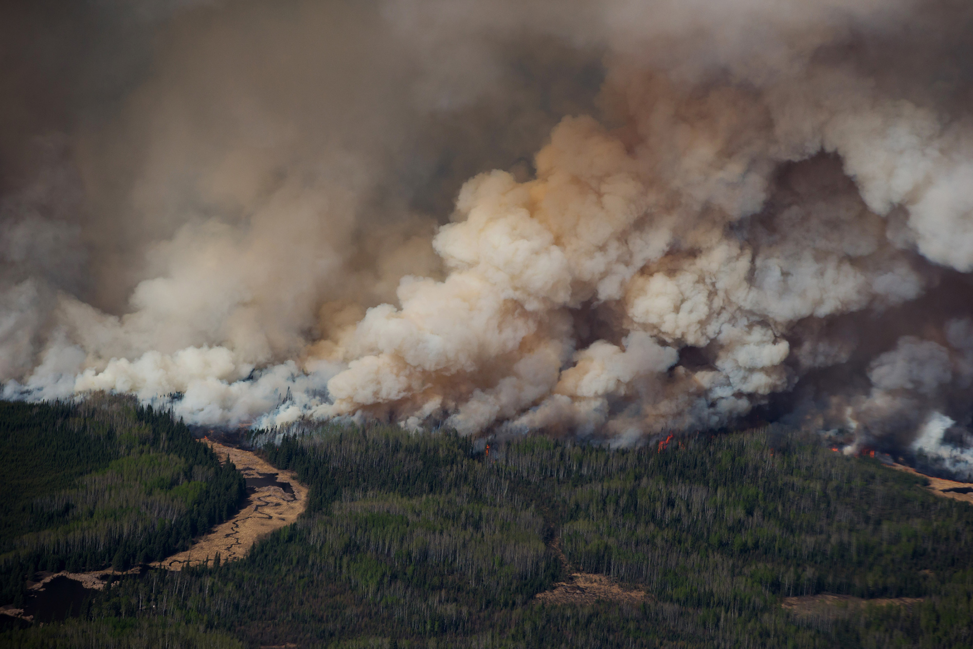 Alberta Fire Set to Move Away From OilSands Sites in Wind Shift