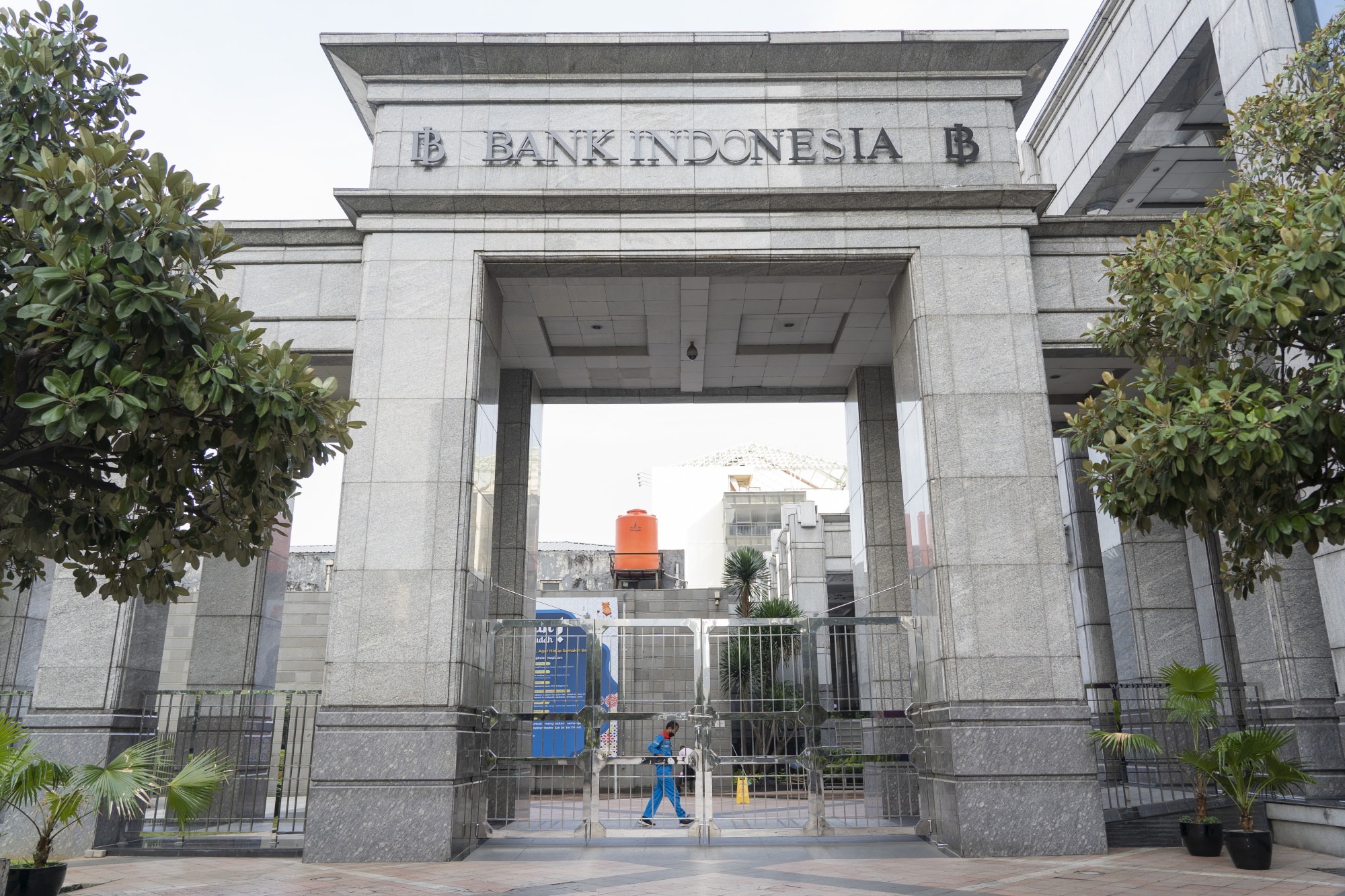 Indonesia Holds Key Interest Rate As Inflation, Rupiah Pressures ...