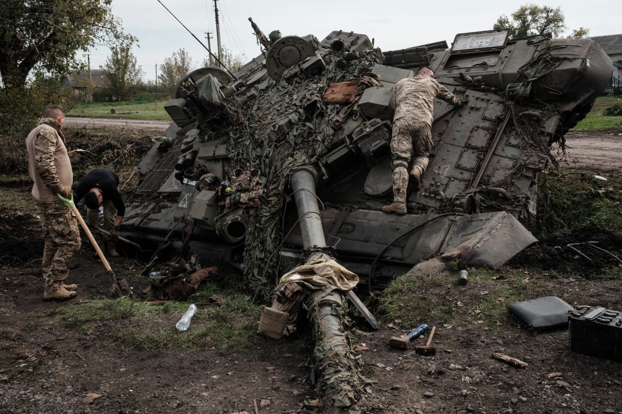 Russian army has lost half its tanks in Ukraine war so far, think tank says