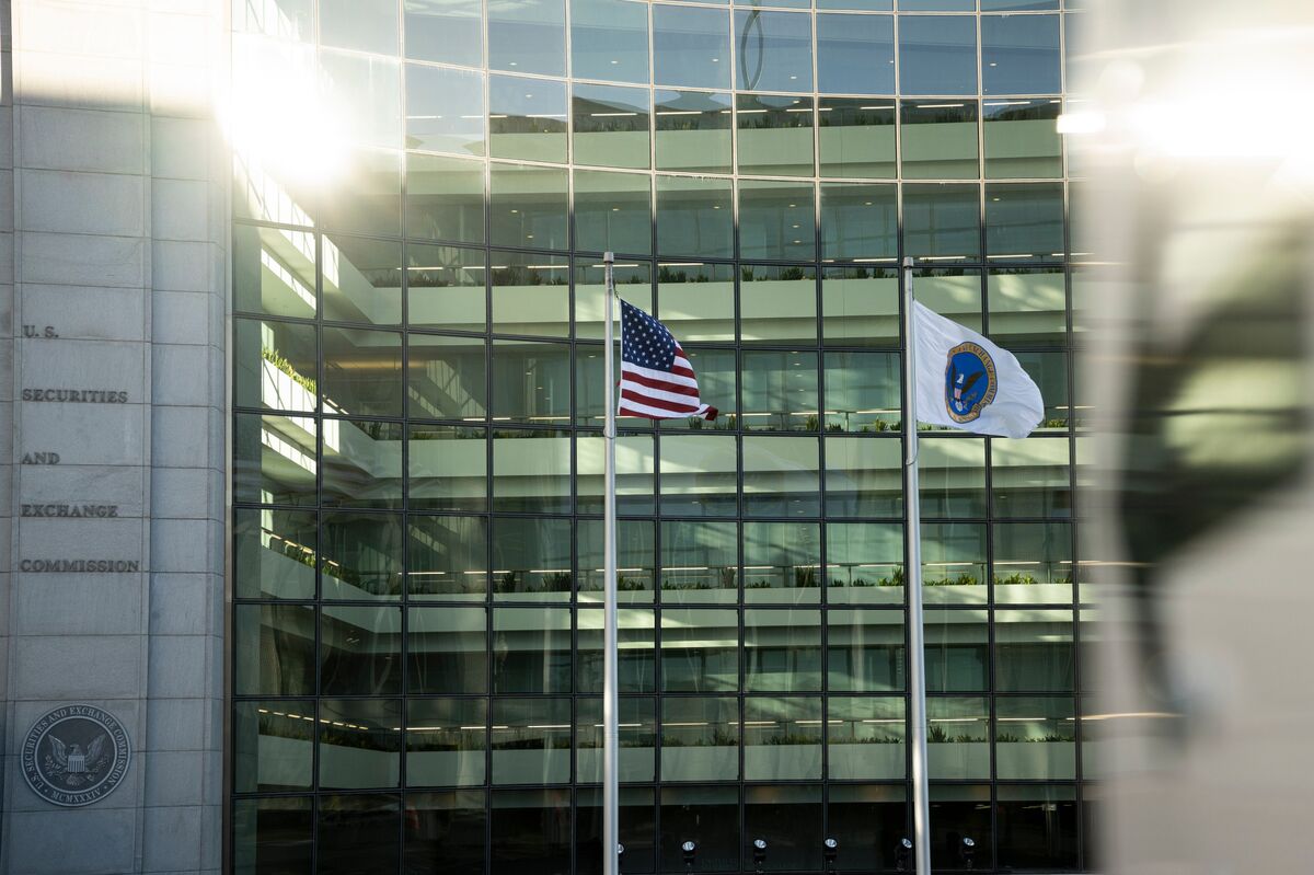 SEC Close to Making Decision About Dual-Share-Class Funds