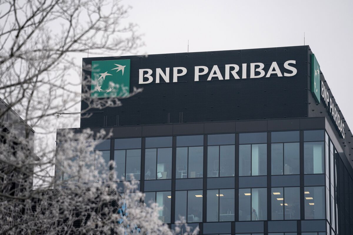 BNP Paribas Seeks to Cut About 1,200 Roles on Axa IM Integration - Bloomberg