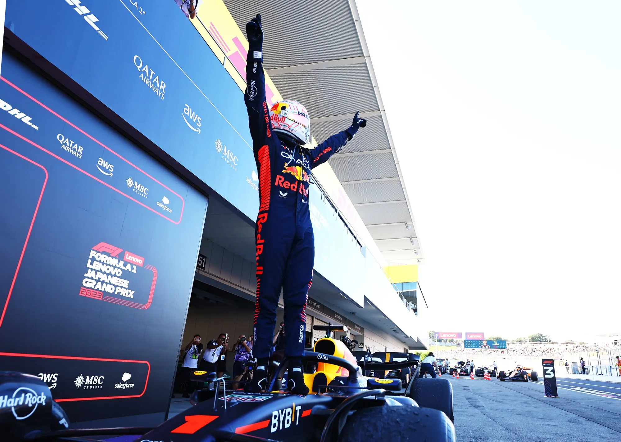 Max Verstappen easily wins the F1 Japanese Grand Prix to