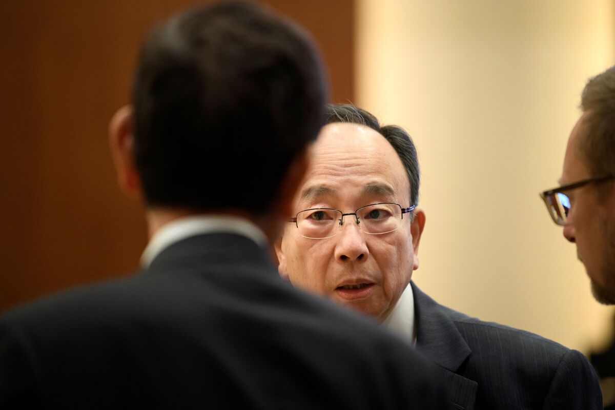 雨宮氏と中曽氏は共に次期日銀総裁候補の一角－木原官房副長官 - Bloomberg