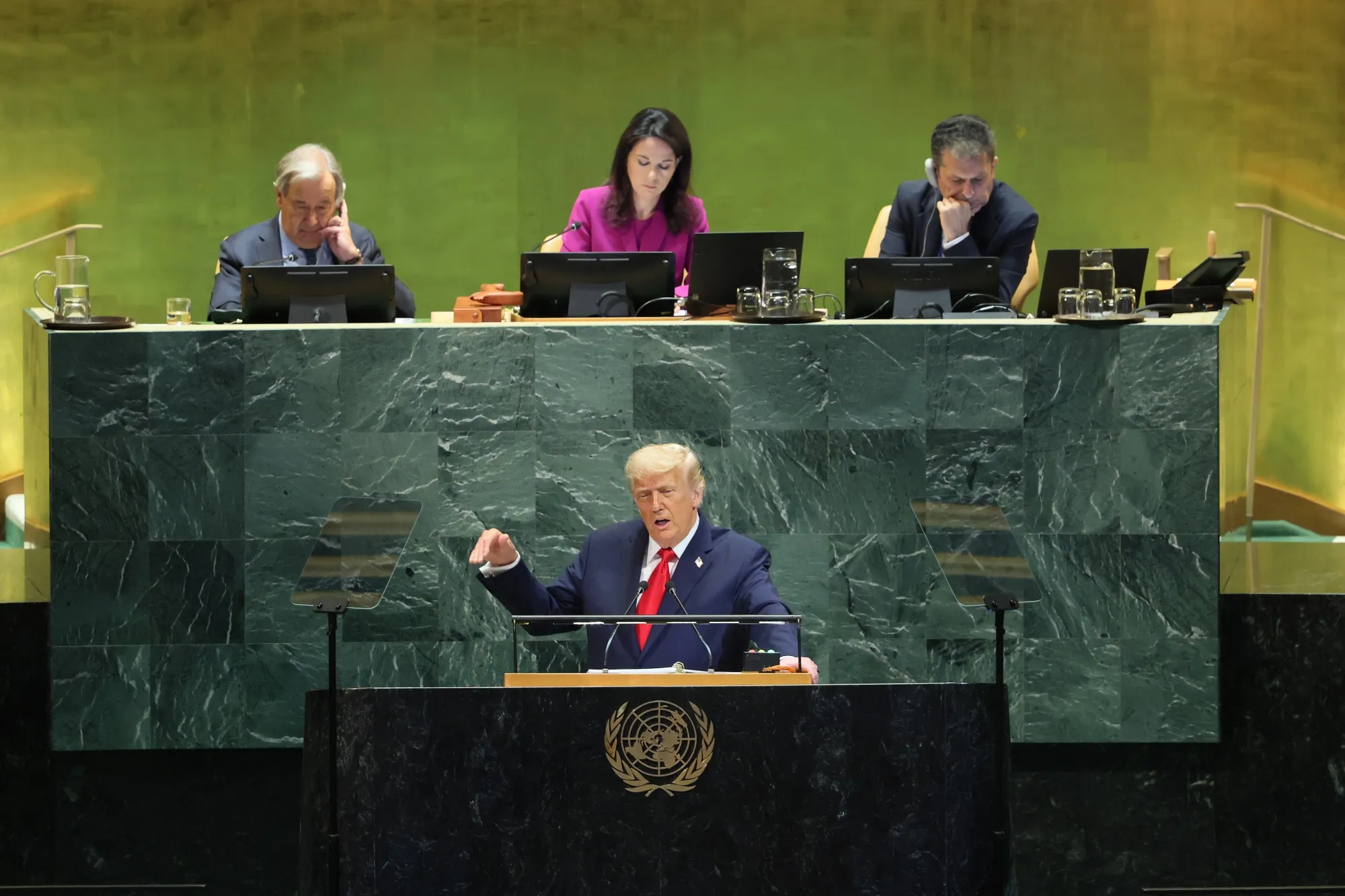 No escalator, no teleprompter, no-good UN.