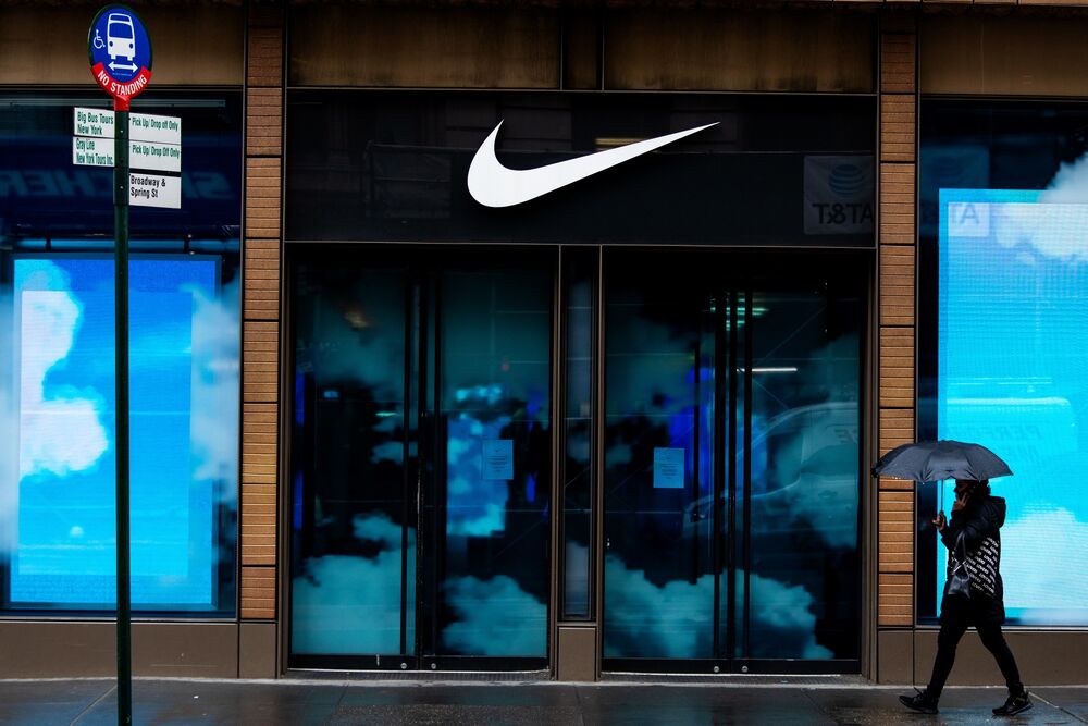 Nike (NKE) Shares Fall as Sales Decline 