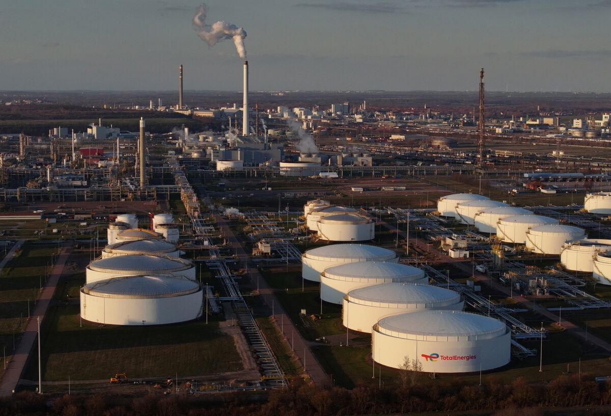 bloomberg.com - Grant Smith - Oil Inventories Falling at Record Pace on Iran War, IEA Says