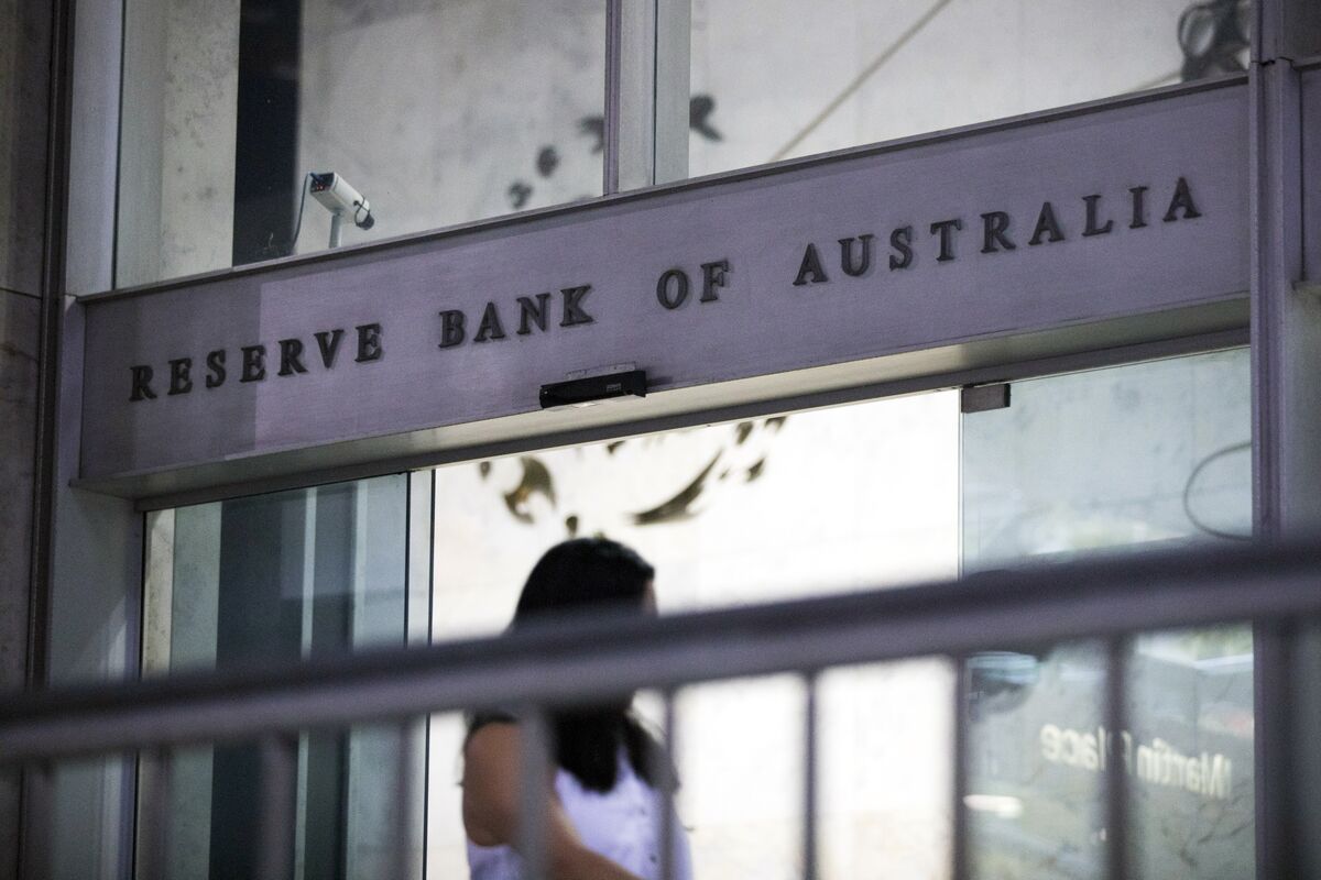 Australia’s Crashing Yield Curve Doubts RBA Hope of No Recession
