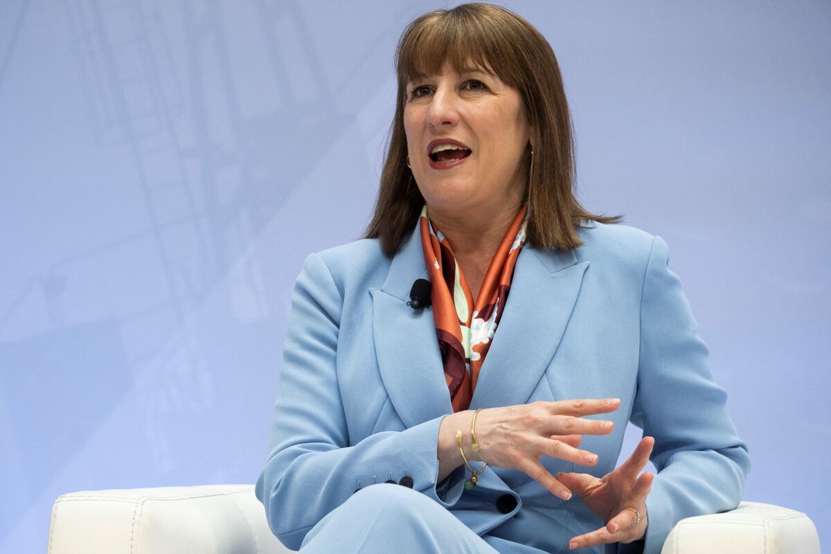 🟪"Bilancio Autunnale del Regno Unito: Rachel Reeves di fronte a una scelta difficile tra aumenti fiscali e tagli alla spesa"