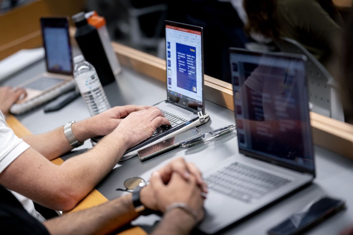 🟪"Valutazioni eque: Come sostenere gli studenti a basso reddito attraverso disciplina e fondamenti educativi"