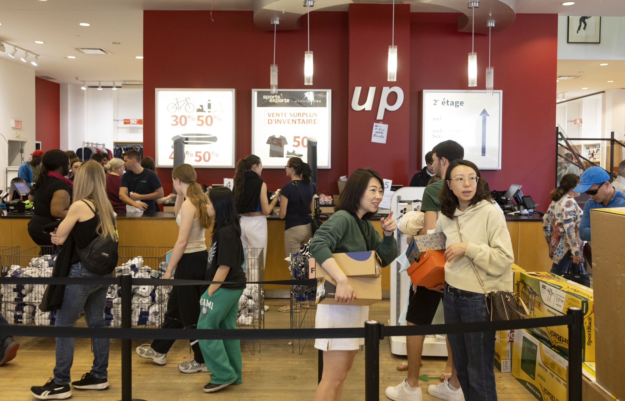 UNIQLO South East Asia Store staff  FAST RETAILING CAREER OPPORTUNITIES