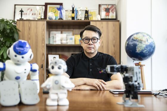 This Chinese Billionaire Wants to Put Human-Like Robots in Your Home