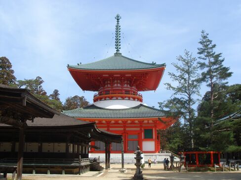 高野山の中心にある壇上伽藍(高野山真言宗・総本山金剛峯寺提供)