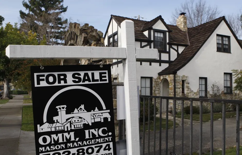A large house advertised as for sale in California. Should zoning ordinances restrict what kind of functional family can inhabit this house?