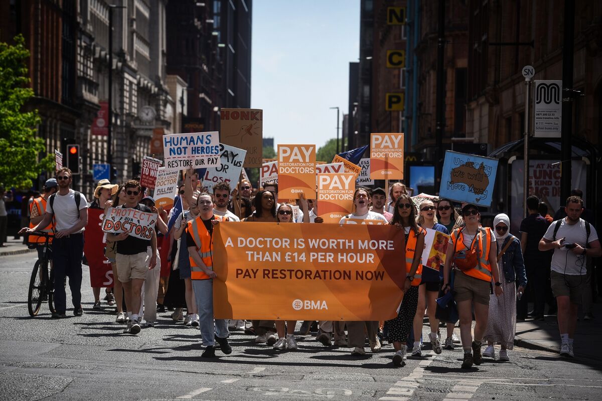 doctors-in-england-to-hold-longest-strike-in-nhs-history-flipboard