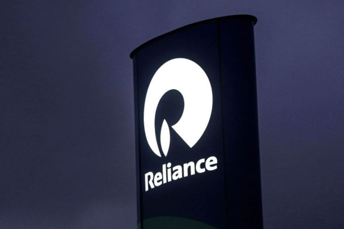 bloomberg.com - Rakesh Sharma - Reliance Resumes Russian Oil Imports to Feed Jamnagar Refinery