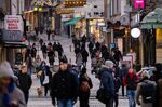 Shoppers on Kungsgatan street,&nbsp;in Gothenburg, Sweden.