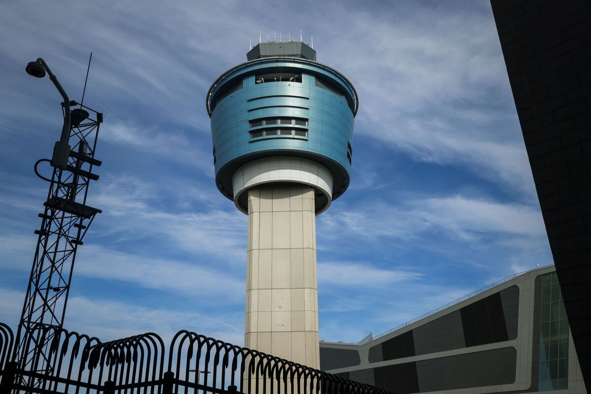 FAA Seeks to Fire LaGuardia Traffic Controllers Who Left Early Before Fatal Crash